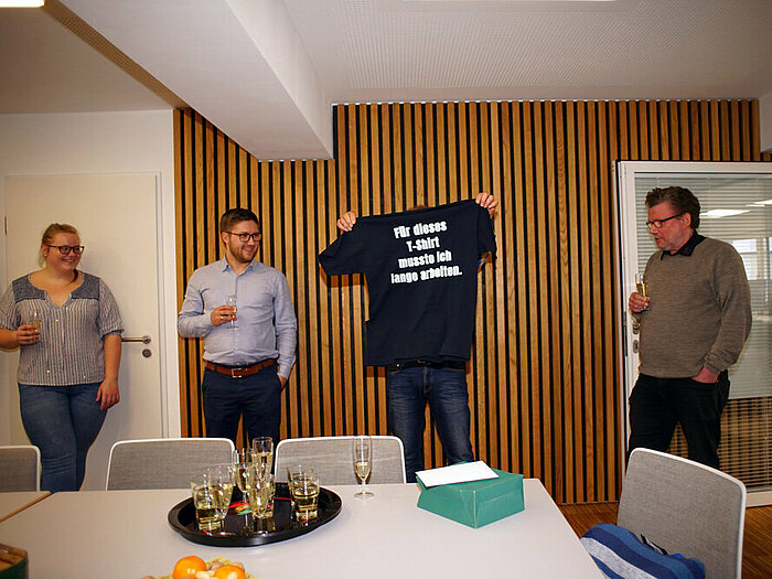 The goodbye at Compass Software was accompanied by many laughs. 