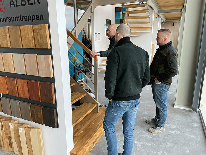 Compass Software Kunde Hafrsfjord aus Norwegen besucht Alber Treppensysteme um MES System PROKON anzuschauen