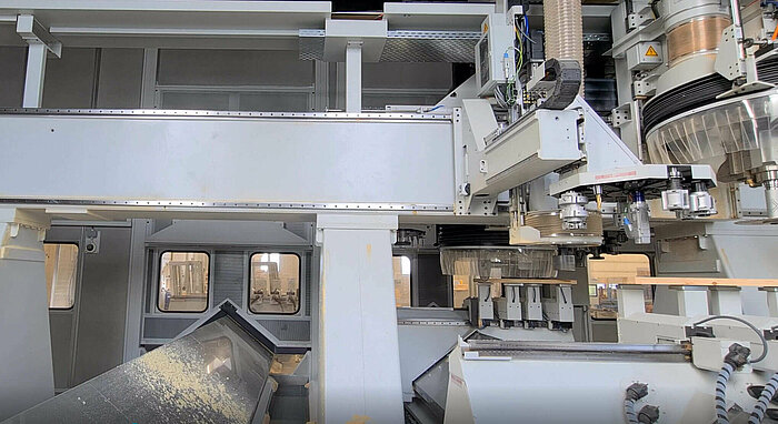 Compass Software Head of development Ludger Ostendarp recently installed a Reichenbacher ECO B CNC machine with parallel tables and a robot for fully automated processing at Aru Grupp AS in Estonia. 