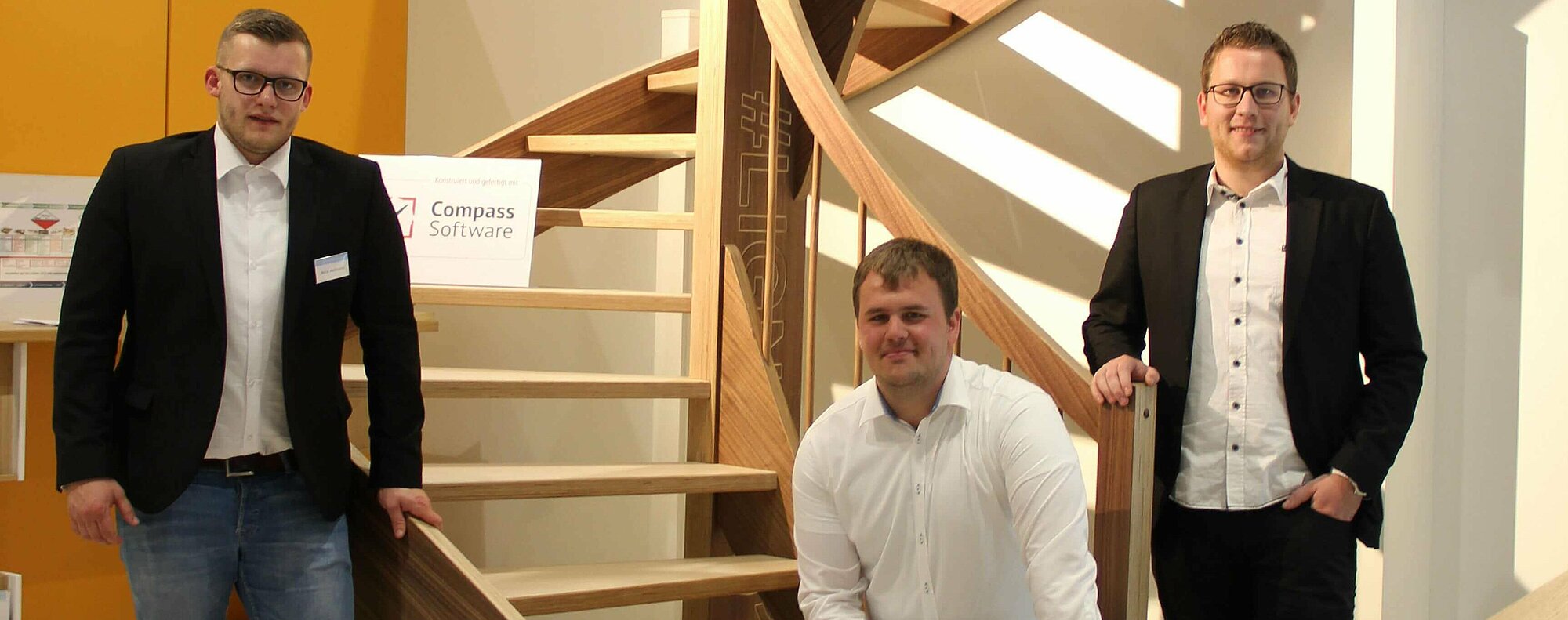 Studenten der Fachschule Holztechnik in Melle fertigen Treppe im Rahmen ihrer Technikerarbeit