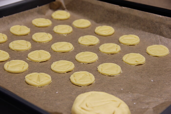 Some of the Compass Software trainees and working students banded together to bake some delicious cookies. 