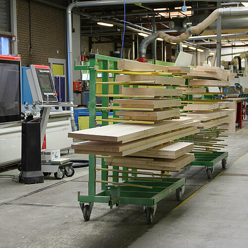 De Vries Trappen BV. optimised production management and control for stair building