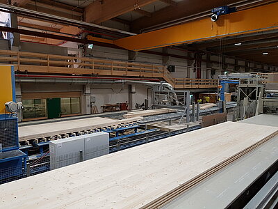 In der BSP Spezialausgabe des Holzkuriers zum aktuellen viel gefragtem Thema Brettsperrholz wird die Vollautomatische Produktionssteuerung und -kontrolle bei der Firma HASSLACHER NORICA TIMBER vorgestellt.
