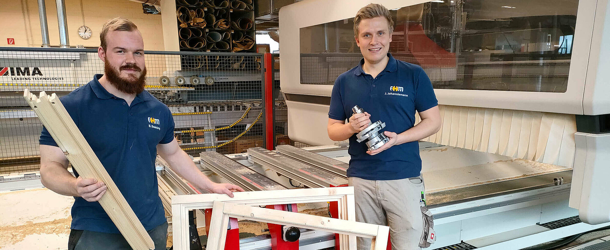 The students Jonah Johanniemann and Benjamin Beening helped to install the window postprocessor in late 2021 and have run the first test processes as part of their final technical exam. 